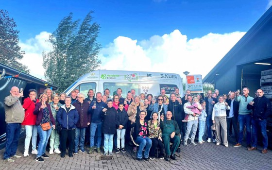 Nieuwe zorg bus met regionale sponsoren